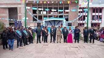 DESFILE CIVICO POR LOS 25 AÑOS I.E. HORACIOS ZEVALLOS GAMEZ LAYO