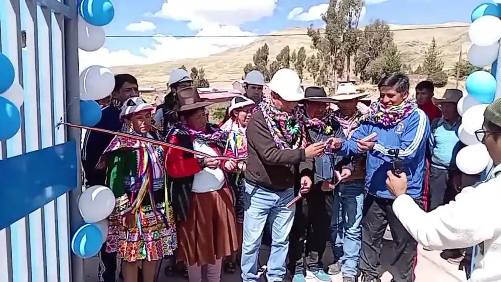 Inauguración cancha sintética hiroccahua - Com. Hilatunga